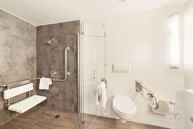 غرفة بسرير كوين لذوي الإعاقة، Best Western Plus Hotel Dresden City 2/2