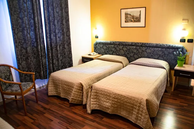 غرفة رباعية، Terme Di Castel San Pietro 2/8