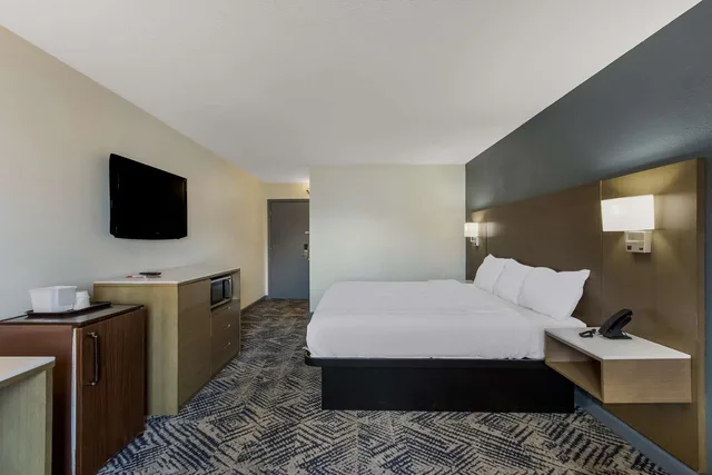 غرفة بسرير كينج، Econo Lodge Cherry Point 3/5