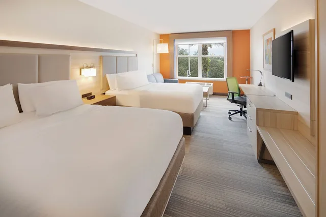 Standard, 2 Queen Beds, Extra Floor Space، Holiday Inn Express & Suites S Lake Buena Vista, an IHG Hotel 1/3