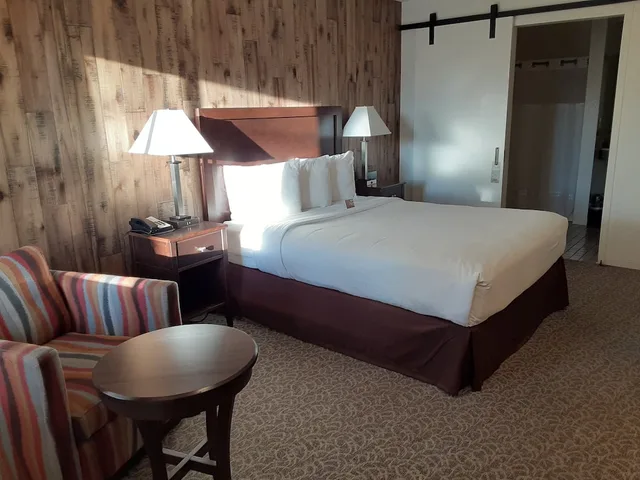 غرفة ديلوكس مفردة بسرير كوين لذوي الإعاقة، Mission Inn 1/3