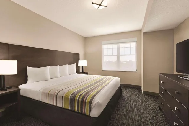 1 Bedroom, Suite, King Bed, Sofa, Country Inn and Suites by Radisson Tampa/Brandon FL 1/2