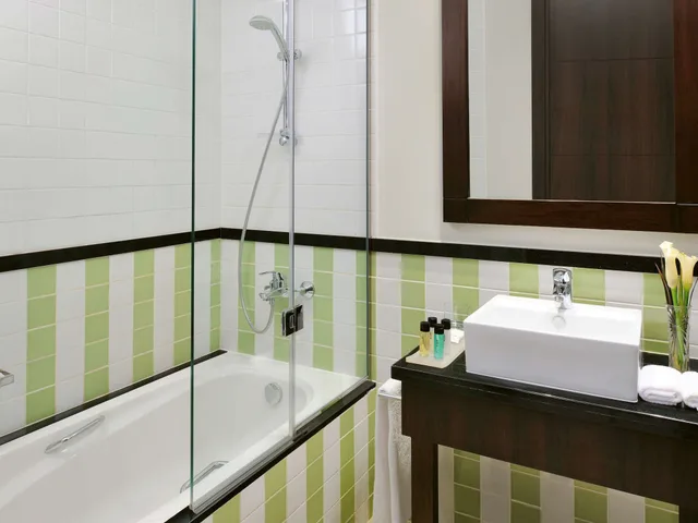 غرفة ديلوكس بسرير كينج، Movenpick Hotel Apartments Al Mamzar 10/10
