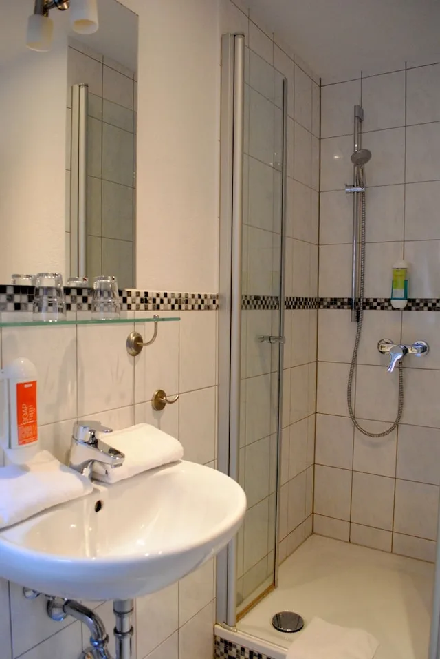 غرفة قياسية بسرير مزدوج، Hotel zum Breiterle - Self-Check-In 4/4