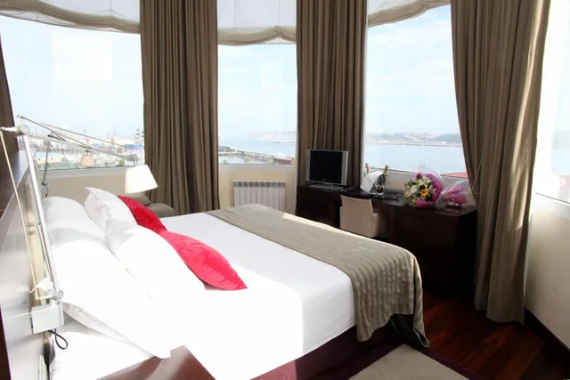 جناح جونيور بسرير كينج بإطلالة على البحر، Hotel Urh Palacio de Oriol Formerly Nh Palacio de Oriol 1/5