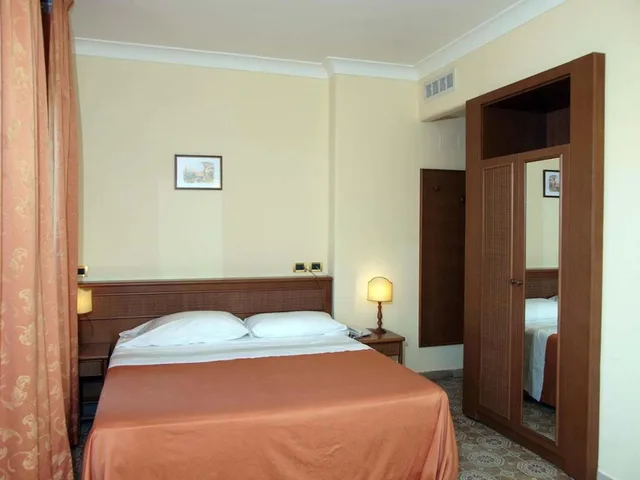 غرفة بسرير مزدوج أو سريرين منفصلين بشرفة بإطلالة، Villa Bianca Resort 1/2