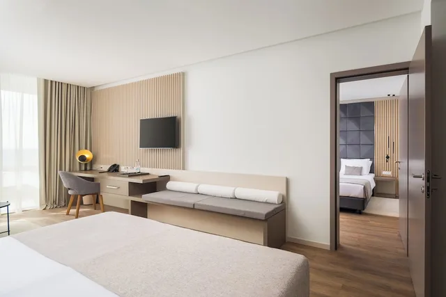 غرفة بسريرين منفصلين بإطلالة على البحر بشرفة مع أريكة بحوض جاكوزي، Aminess Laurel Khalani Hotel 2/3