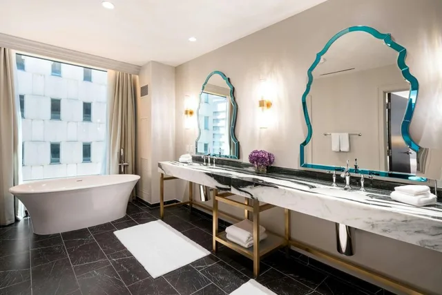 جناح رئاسي بسرير كينج وسريرين كينج بإطلالة على المدينة بغرفتي نوم مع أريكة، Grand Bohemian Hotel Charlotte Autograph Collection 7/9