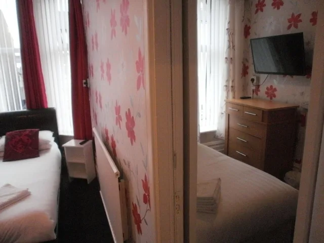 جناح، The Withnell Hotel 4/4