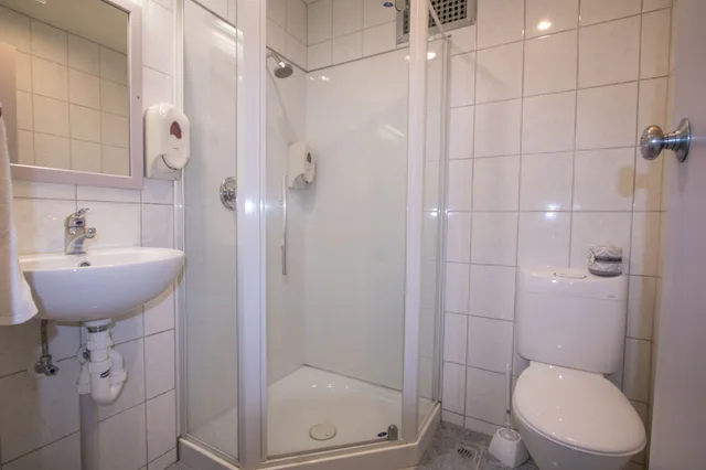 Single Room with Ensuite، Hotel Waterloo Backpackers 3/4