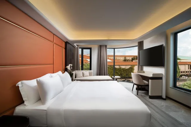 جناح جونيور، Bentley Hotel Bosphorus 1/7