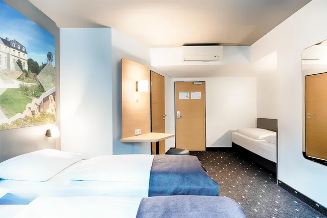 غرفة ثلاثية بثلاثة أسرّة، B&B Hotel Bonn 1/8
