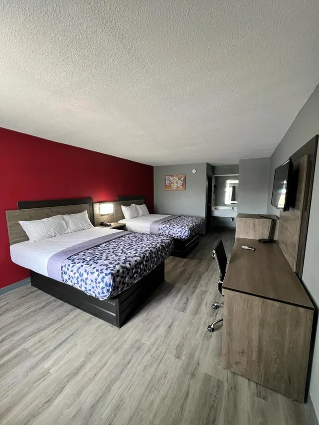 غرفة بسرير كوين، Econo Lodge Kennett 3/7