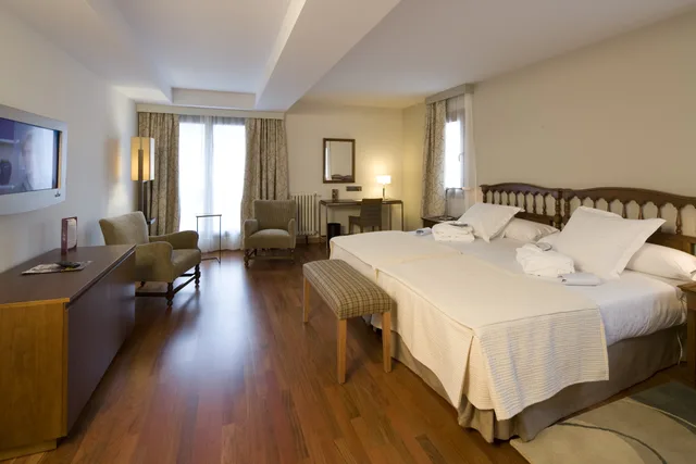 غرفة قياسية بسرير مزدوج، Parador De Villafranca Del Bierzo 2/3