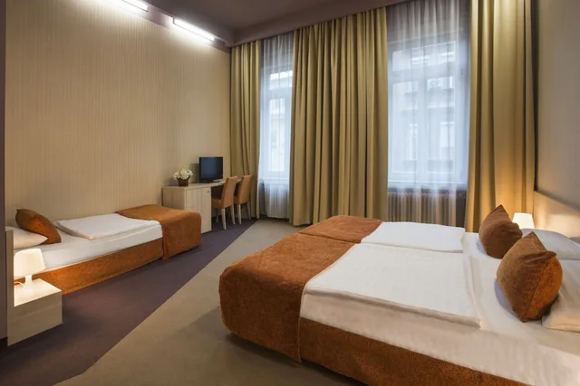 غرفة ثلاثية بسرير مزدوج وسرير فردي، Star Hotel by Mellow Mood Hotels 1/4