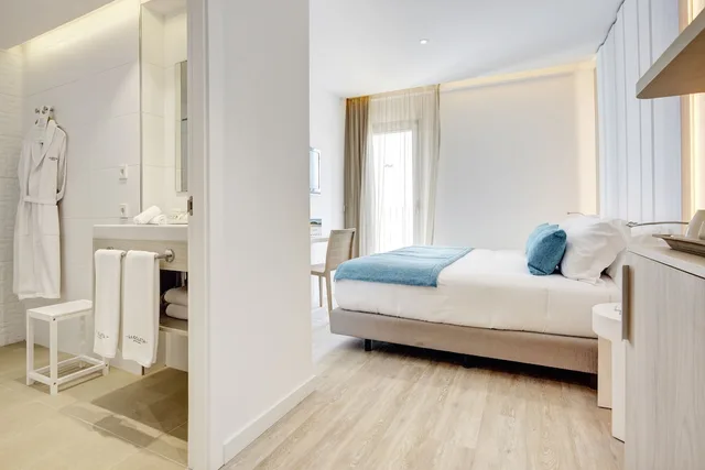 غرفة قياسية بسرير مزدوج بإطلالة جزئية على البحر، La Goleta Hotel De Mar - Adult Only 3/5