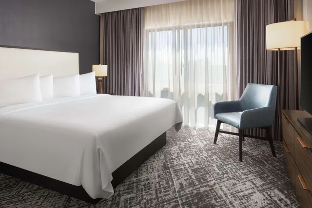 غرفة تنفيذية بسرير مزدوج لذوي الإعاقة، Hilton Charlotte Airport 1/2