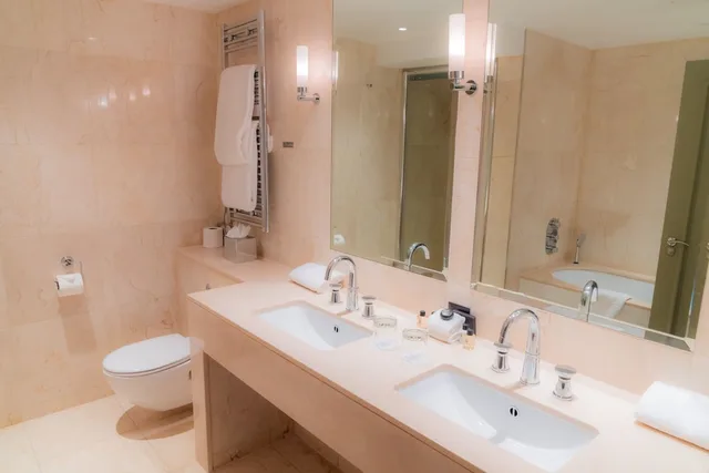 Courtyard, Classic, Double Bed، The Lygon Arms 3/4