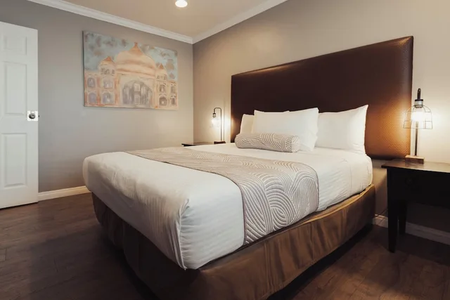 1 Bedroom, Family, Studio, Suite, 1 King and 2 Queen Beds, Sofa, Kitchen, The Dixie Hollywood 2/7