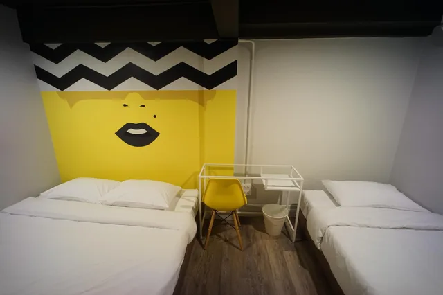 غرفة ثلاثية بسرير كوين وسرير فردي، Brb Hostel Bangkok Silom 1/1