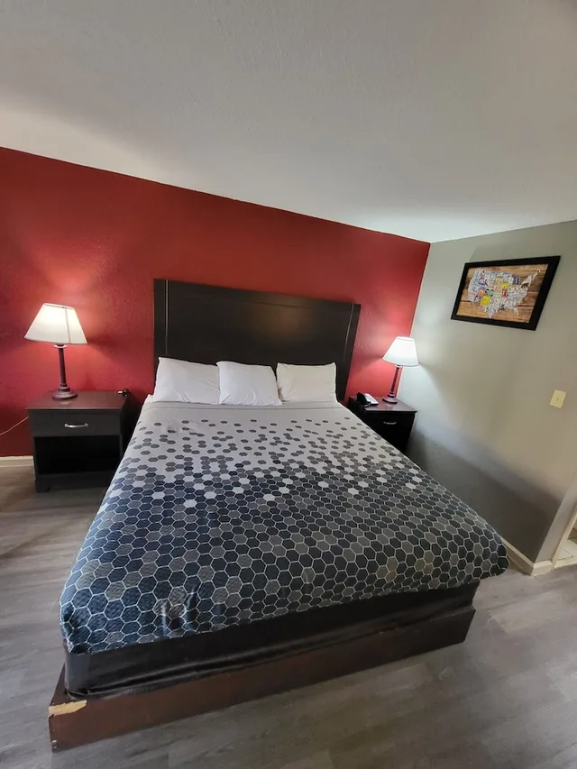 غرفة قياسية بسرير كينج للمدخنين، Econo Lodge Andalusia, AL 4/10