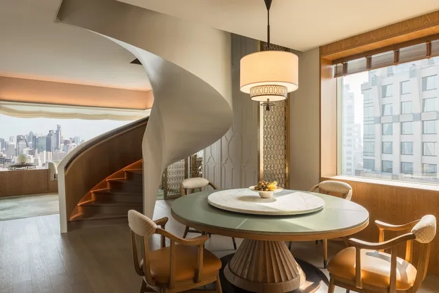 جناح دوبلكس بسرير كينج بإطلالة على المتنزه في طابق مرتفع، Dusit Thani Bangkok 4/4