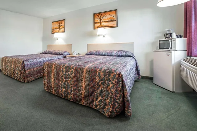 Room, 2 Queen Beds, Rodeway Inn Boardman - Hermiston 1/2