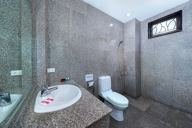 4 Bedrooms, Oasis, Pool, Green, Villa, Twin Beds, 2 King Beds, Queen Bed, Chaweng Lakeview Residence 6/7