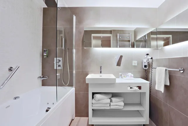 جناح بسرير كينج مع أريكة، Mercure Paris Vaugirard Porte de Versailles 6/8