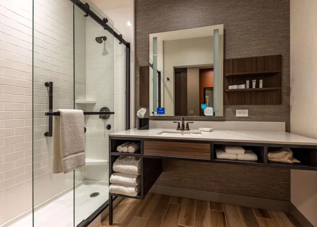 Deluxe, Double Bed, with View, Hilton Garden Inn Chicago Central Loop 3/3