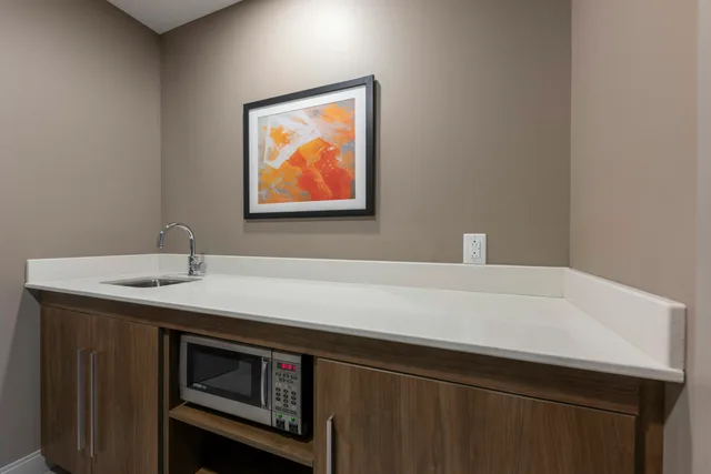 جناح استوديو بسريرين كوين، Hampton Inn and Suites Charlottetown 4/4