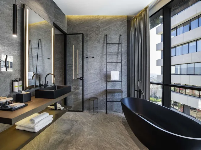 غرفة جونيور مفردة بسرير كينج، Pullman Tbilisi Axis Towers 3/4