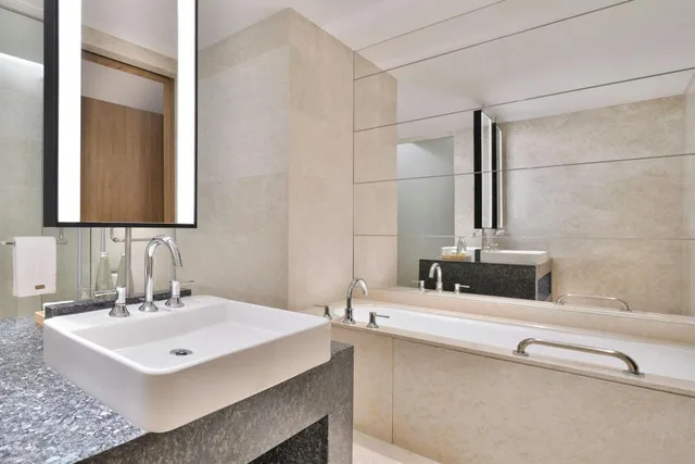 1 Bedroom, Westin, Suite, King Bed, Lake View, Club Lounge Access، The Westin Mumbai Powai Lake (ex Renaissance Mumbai) 3/3