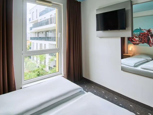 غرفة بسرير كوين، B&B Hotel Bad Homburg 8/10