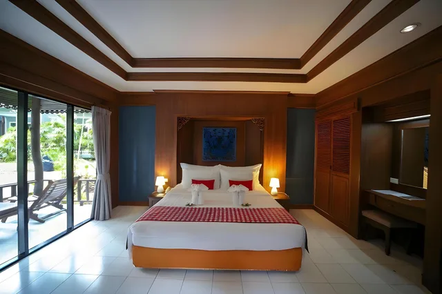 بنغل ديلوكس بسرير كينج بإطلالة على الحديقة، Sand Sea Resort Railay Beach 1/1