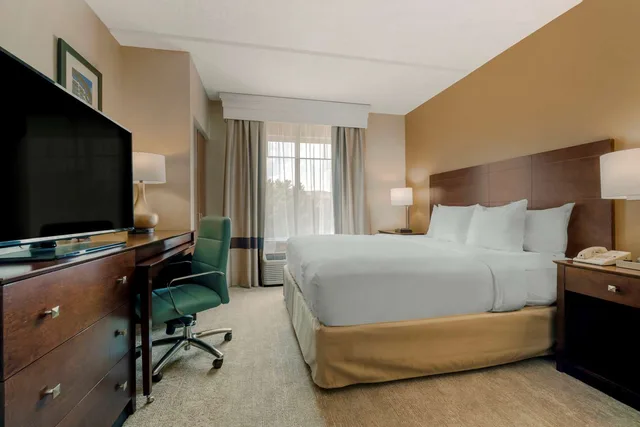 جناح بسرير كينج لذوي الإعاقة، Comfort Suites Near Universal Orlando Resort 1/7