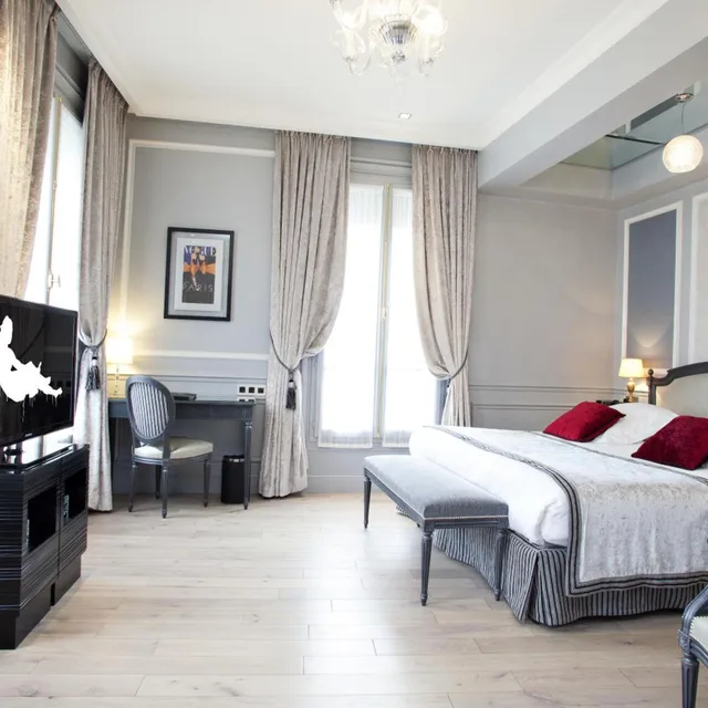 Prestige, Suite, Sofa, Maison Albar Hotel Paris Champs Elysees 1/10