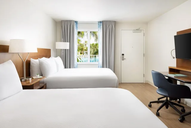 غرفة ديلوكس بسرير كوين بإطلالة على المسبح، Fairfield Inn Suites Key West At the Keys Collection 5/10