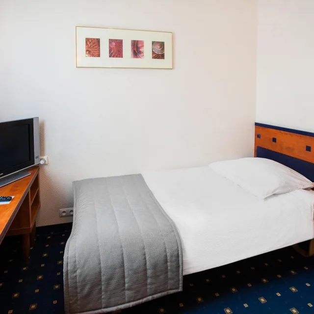 Single Room, Qubus Hotel Glogow 4/9