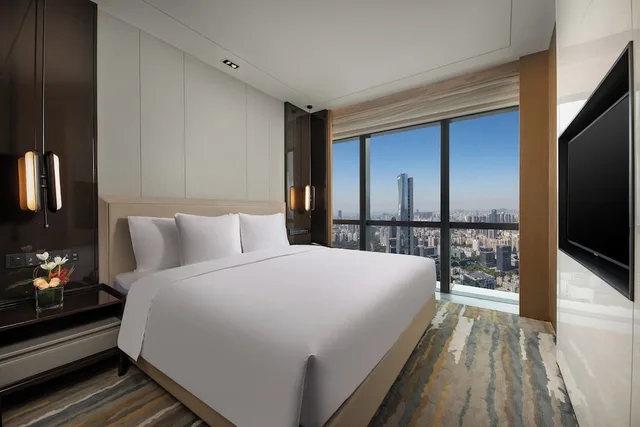 جناح رئاسي بسريرين كينج مع دخول صالة النادي، Crowne Plaza Shenzhen Nanshan 1/4