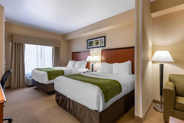 غرفة ديلوكس بسريرين كوين مع أريكة لذوي الإعاقة، Comfort Inn and Suites Gateway to Glacier National Park 2/4