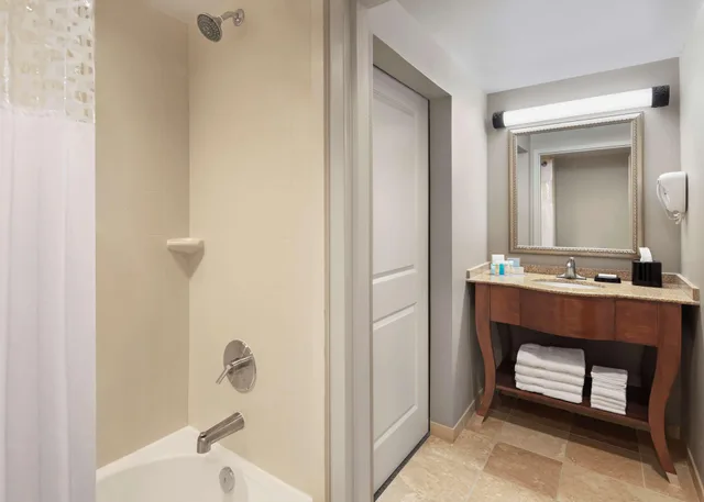 استوديو بسريرين كوين، Hampton Inn & Suites Alexandria Old Town Area South 7/9