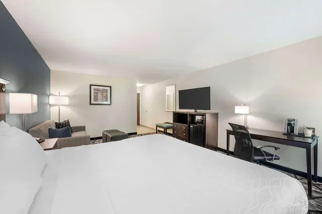 غرفة قياسية بسرير كينج مع أريكة لذوي الإعاقة، Best Western Plus Anderson 1/10