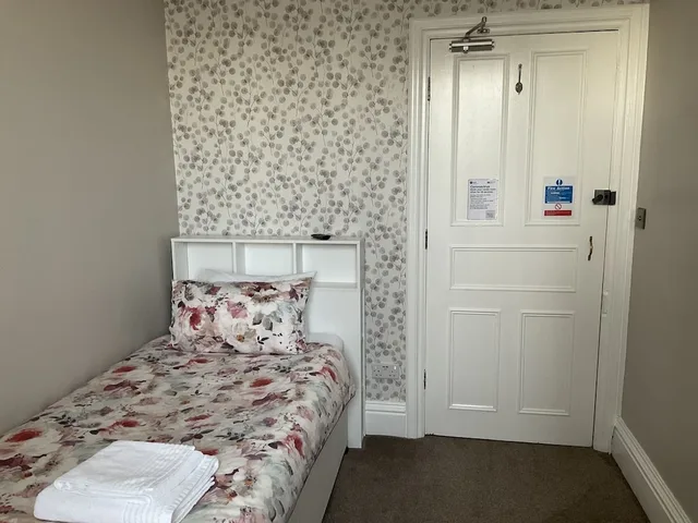 غرفة أساسية مفردة بسرير فردي بحمام خاص، Glenora Guest House 2/2