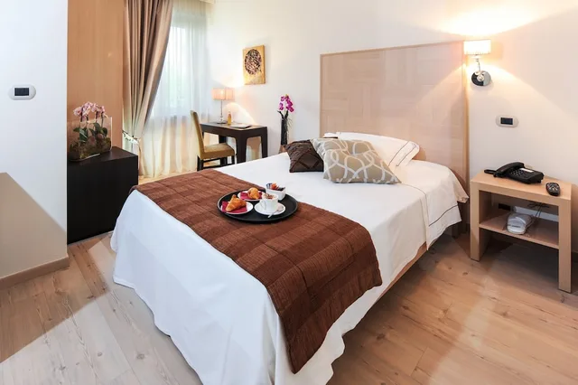 غرفة قياسية مفردة بسرير كوين، Villa Maria Cristina 1/1