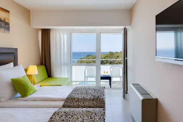 غرفة بريميوم بإطلالة على البحر بشرفة مع سرير سحّاب إضافي، Hotel Pinija 3/9