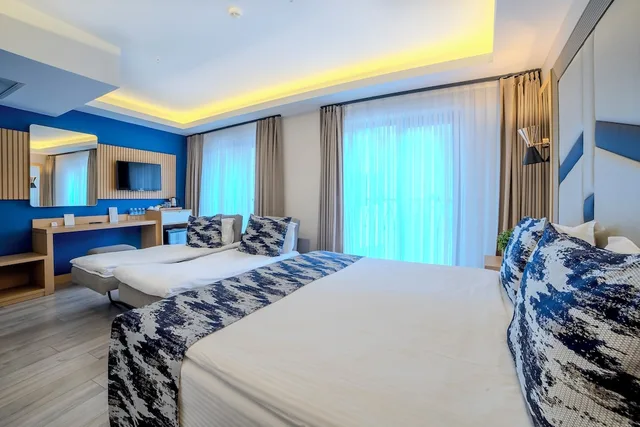 Family, Quadruple, Queen Bed, 2 Sofa, Downtown Sirkeci Hotel 7/10