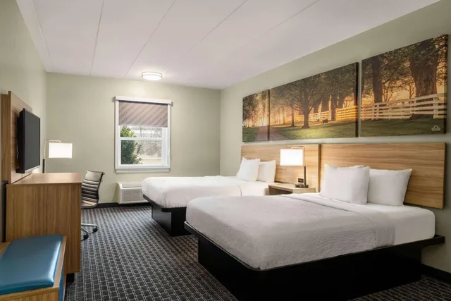 غرفة ديلوكس بسرير كوين لذوي الإعاقة، Days Inn Suites By Wyndham Lancaster Amish Country 4/6