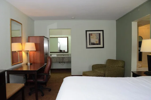 جناح بسرير كينج لذوي الإعاقة، Quality Inn & Suites Covington 1/3