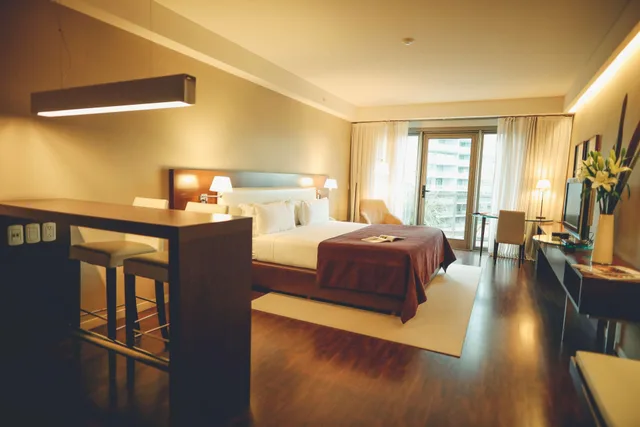 Deluxe, King Bed, Front View, Balcony, High Floor, Hotel Madero, WorldHotels Elite 1/4